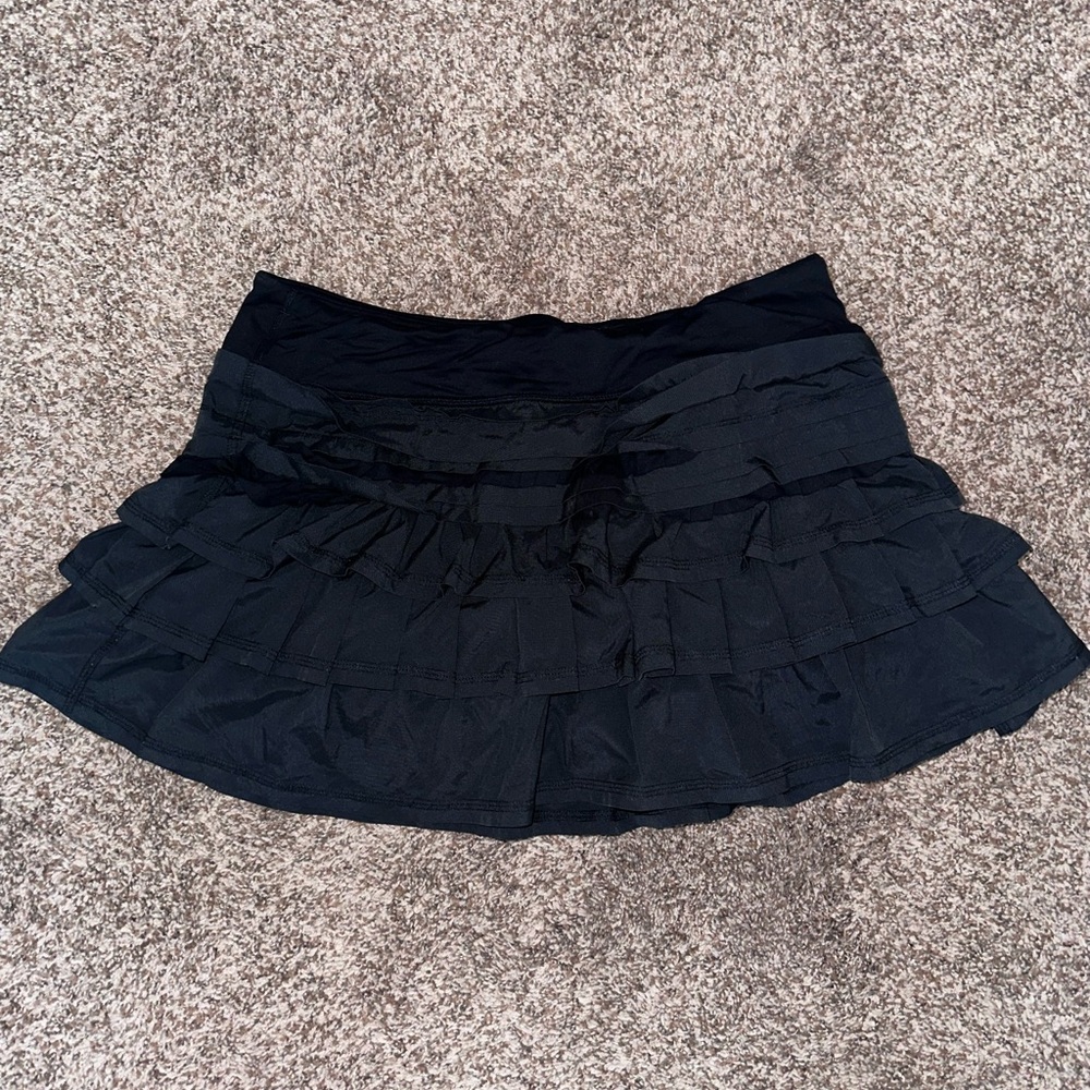 Lululemon ruffle skirt - size 6